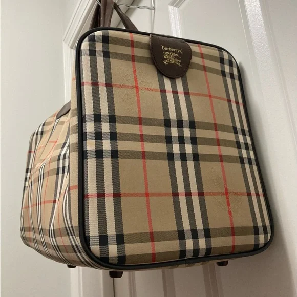 Burberrys Duffle Travel Bag - Picture 3 of 12